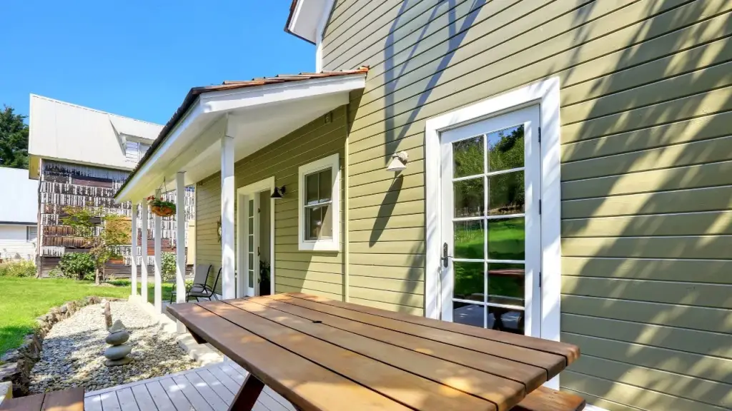 exterior painting with wade paint co during summer season