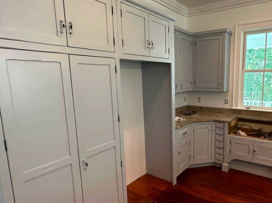 Why Charleston Homeowners Choose Wade Paint Co. for Cabinet Refinishing